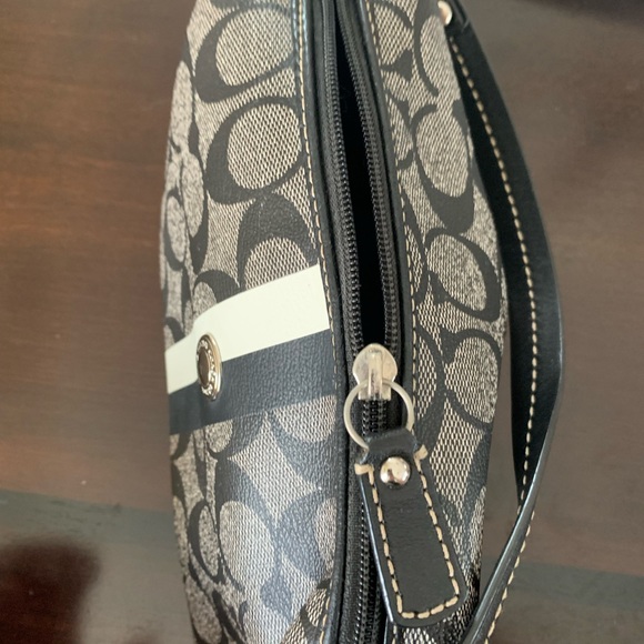 Vintage Coach Pochette Bag - Picture 4 of 7